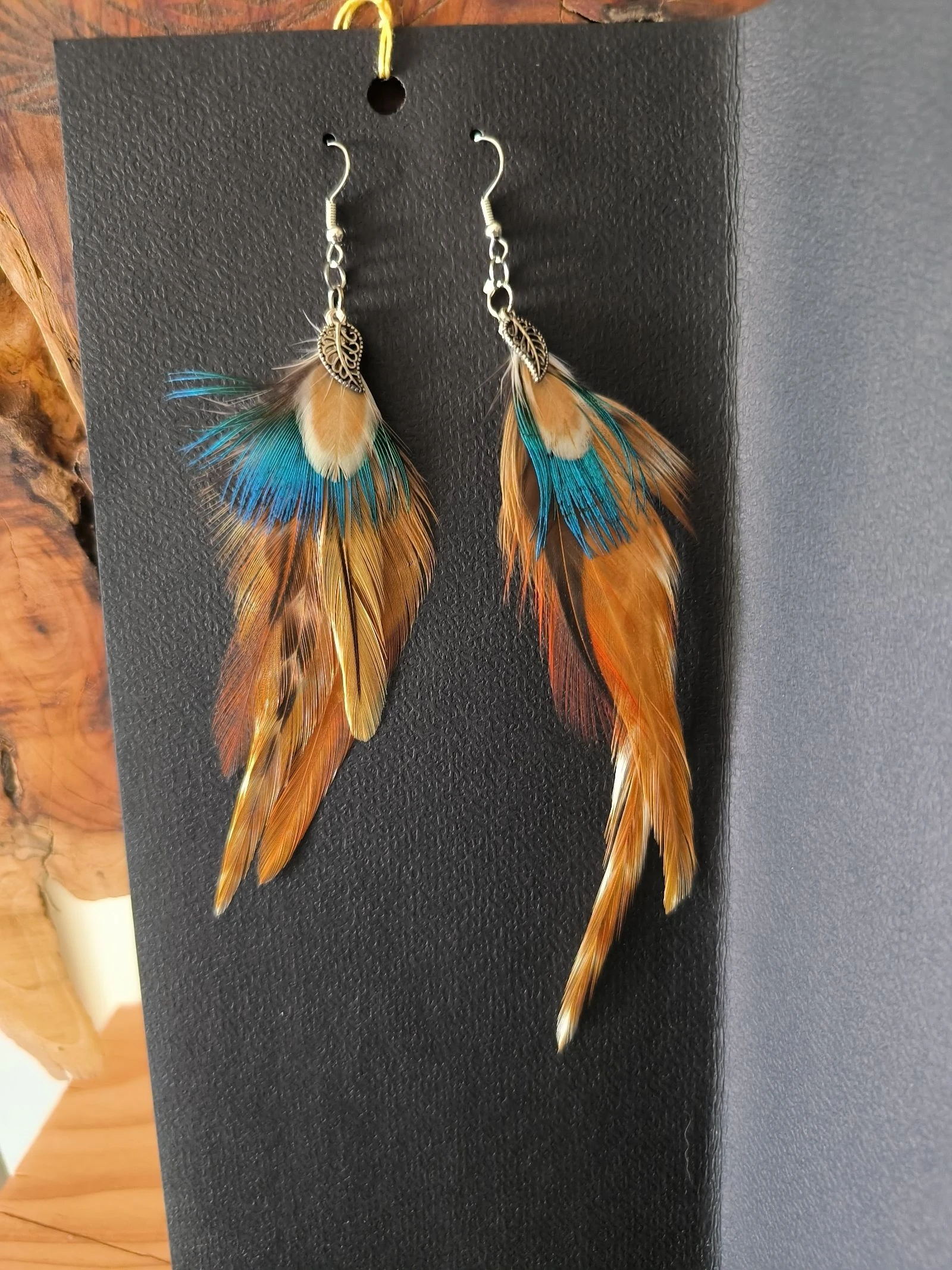 Boucles d'oreilles longues en plumes naturelles 
